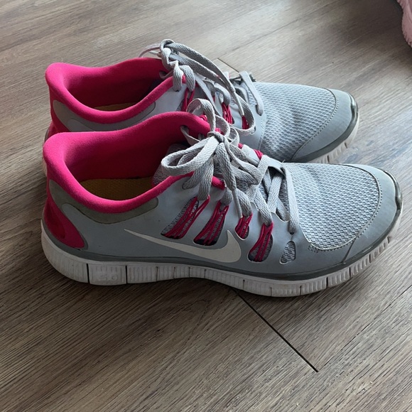 Gray Nike Free Runners - Picture 2 of 6
